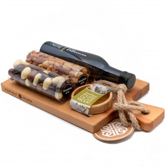 houten serveerplank met olijfolie